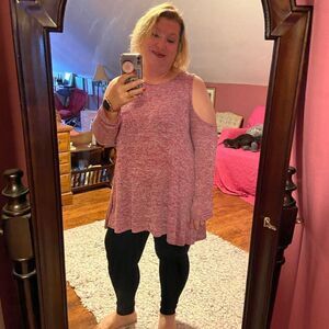 Style Up 3X thin sweater top with shark bites Pink